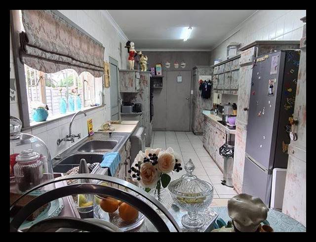 4 BEDROOM HOUSE FOR SALE IN GLEN MARAIS